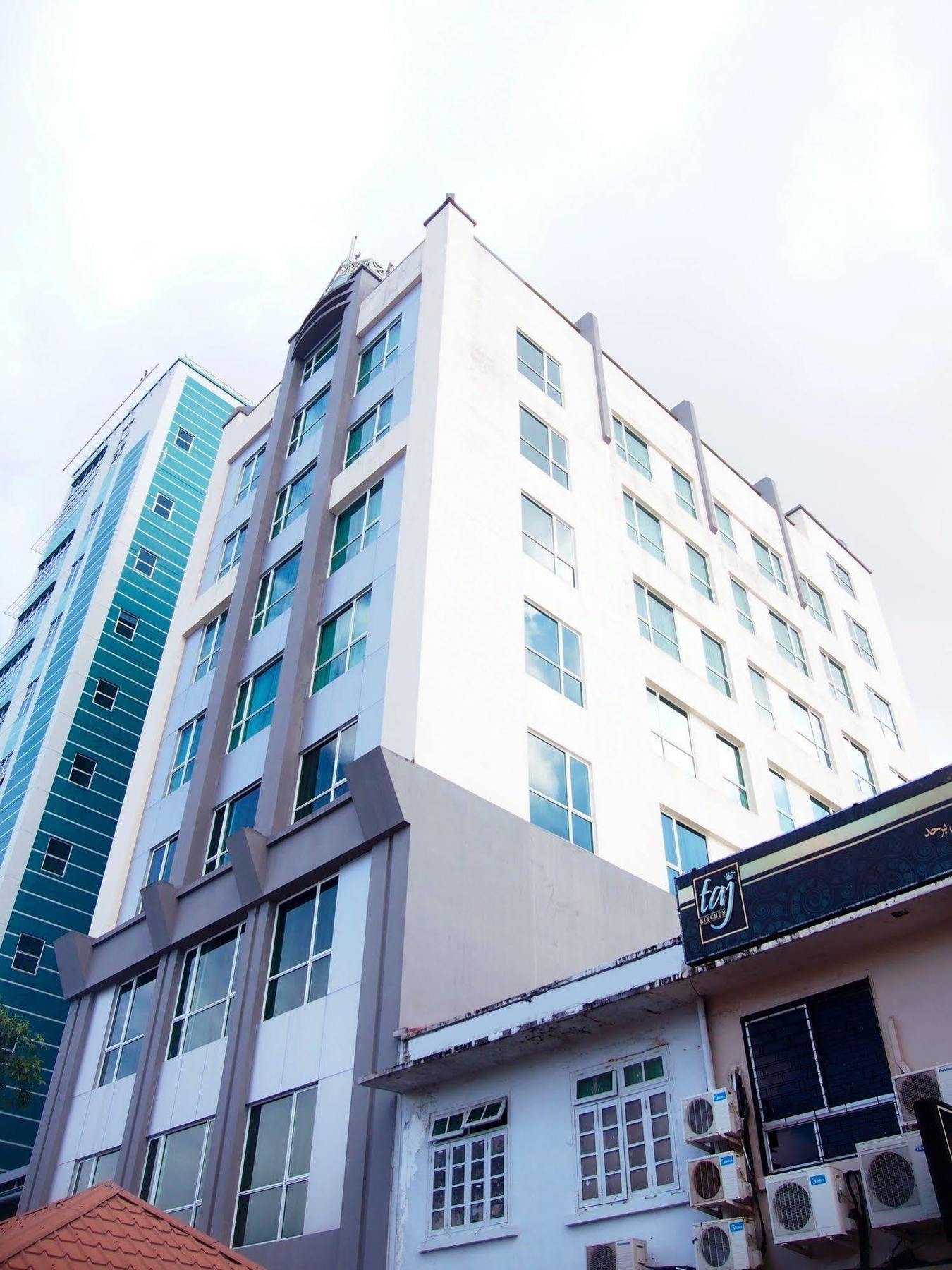 Swiss Hotel Apartment Kuala Belait Exterior photo
